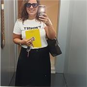 Laureata in giurisprudenza, abilitata all'insegnamento e specializzata per le attività di sostegno